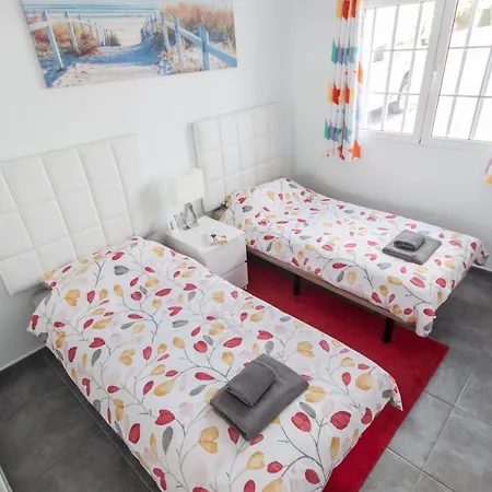 Sunny Days With Shared Pool And Free Wifi * Puerto del Carmen (Lanzarote)